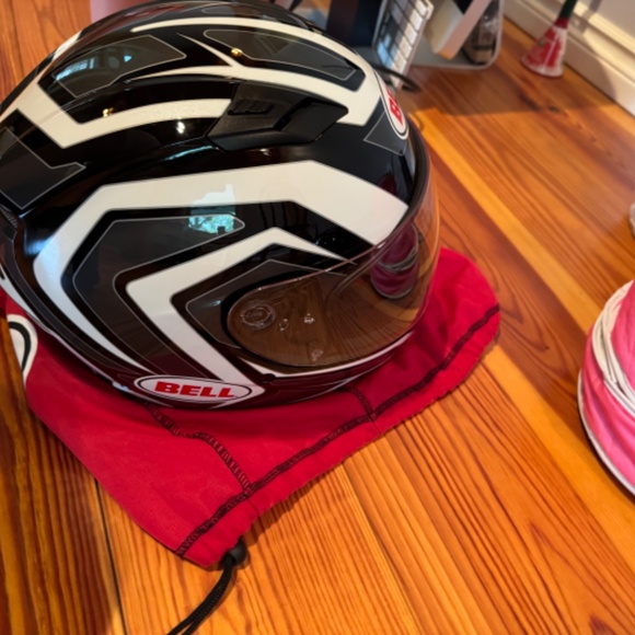 Bell Qualifier Full-Face Motorcycle Helmet with Bluetooth | Black & White | Size - Picture 4 of 4